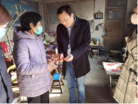 情系職工 溫暖傳遞丨山東大正物業(yè)黨支部慰問(wèn)困難職工(1)(2)337.png